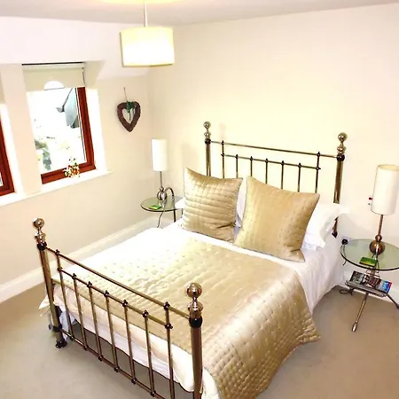 11 Talbot Court شقة *