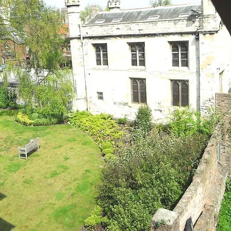 11 Talbot Court