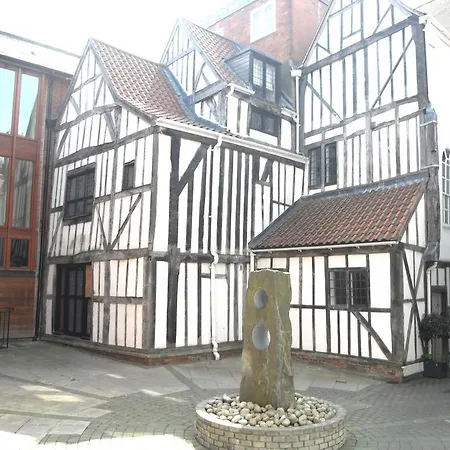 Apartment 11 Talbot Court *