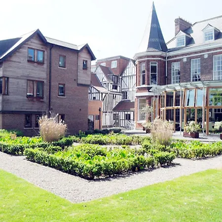 Apartment 11 Talbot Court